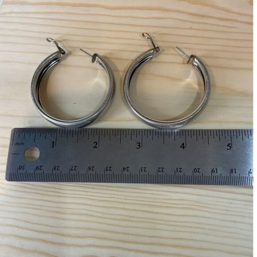 Silver-Tone Metal Hoop Earrings Ribbed Texture Design Simple Versatile Style